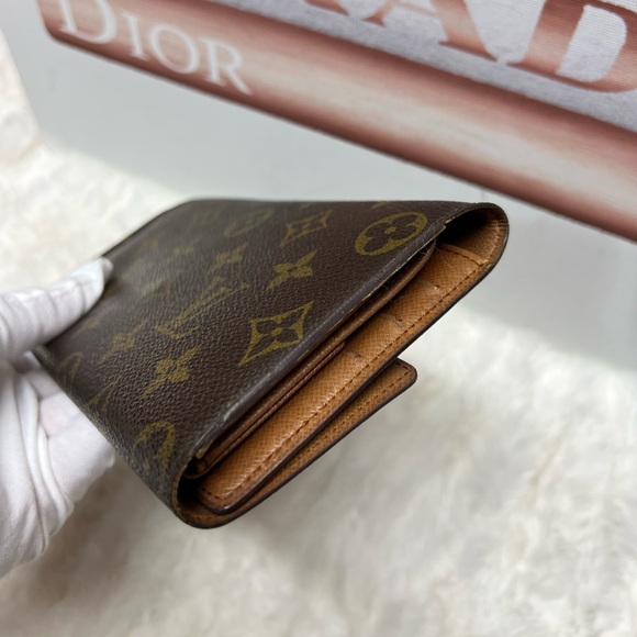 LOUIS VUITTON- MI0941 Monogram Canvas Full Wallet - Picture 8 of 10